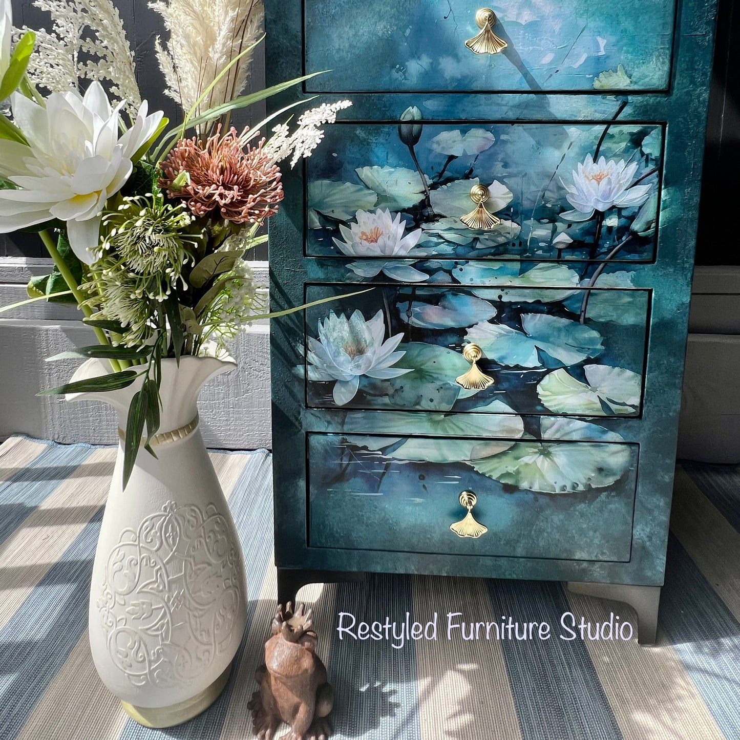 Whimsykel Decoupage Paper - Blue Waterlilies